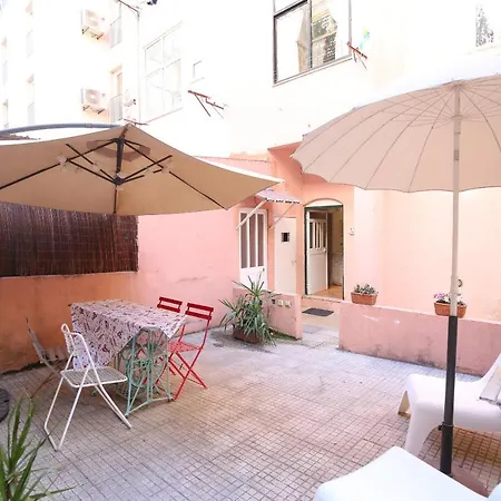 Traditional House W/ Terrace شقة *