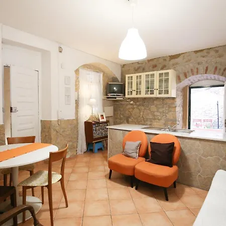 Traditional House W/ Terrace شقة Lisboa