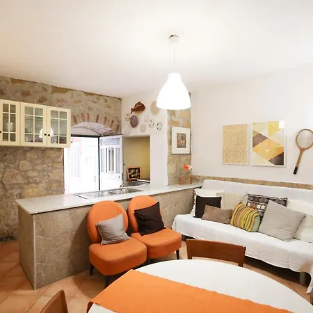 Traditional House W/ Terrace شقة